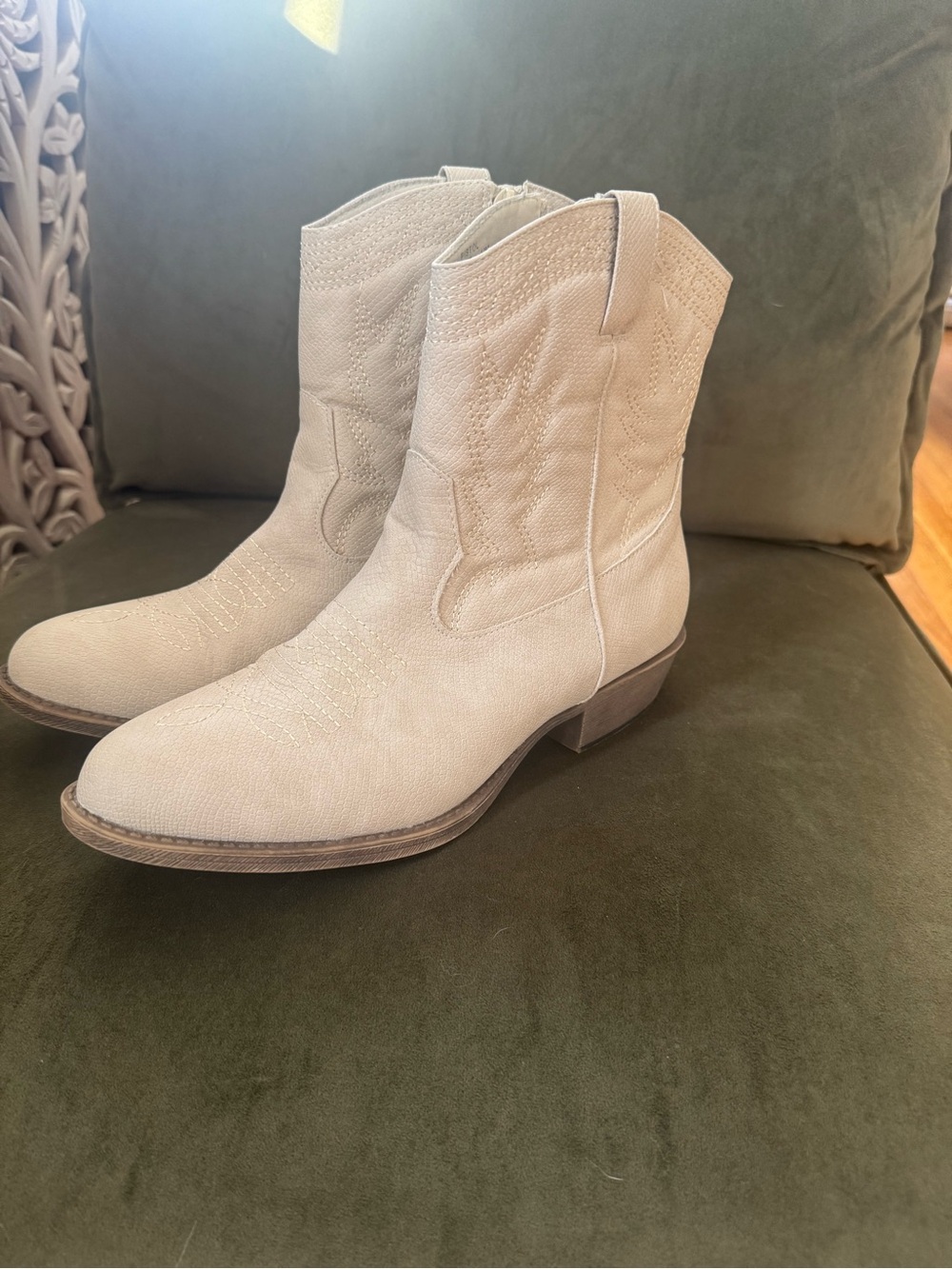 Men's Western Ankle Boots in Light Cream Suede